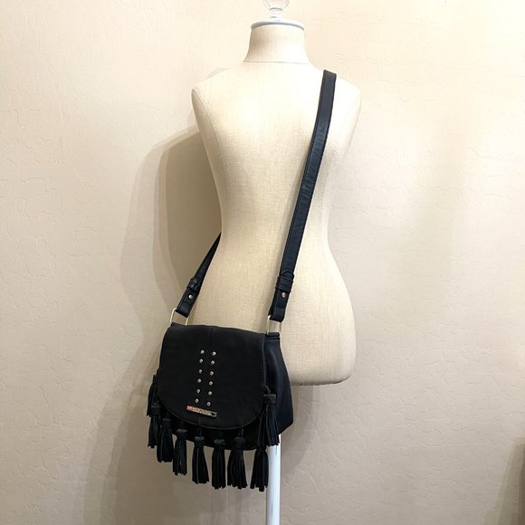 Steve Madden Bag Black Fringe Gold Logo Stud Flap Crossbody Shoulder Bag Purse - Picture 1 of 6